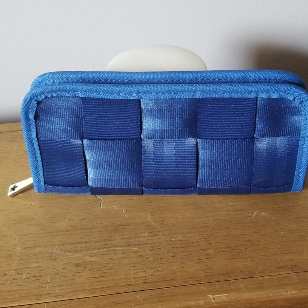 Harvey's 100% authentic wallet